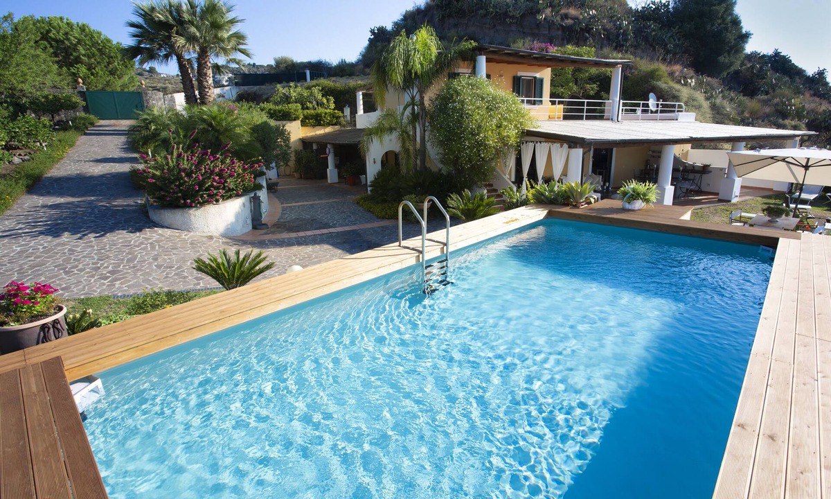 Quattropani Villa | Stunning, elegant villa in Lipari