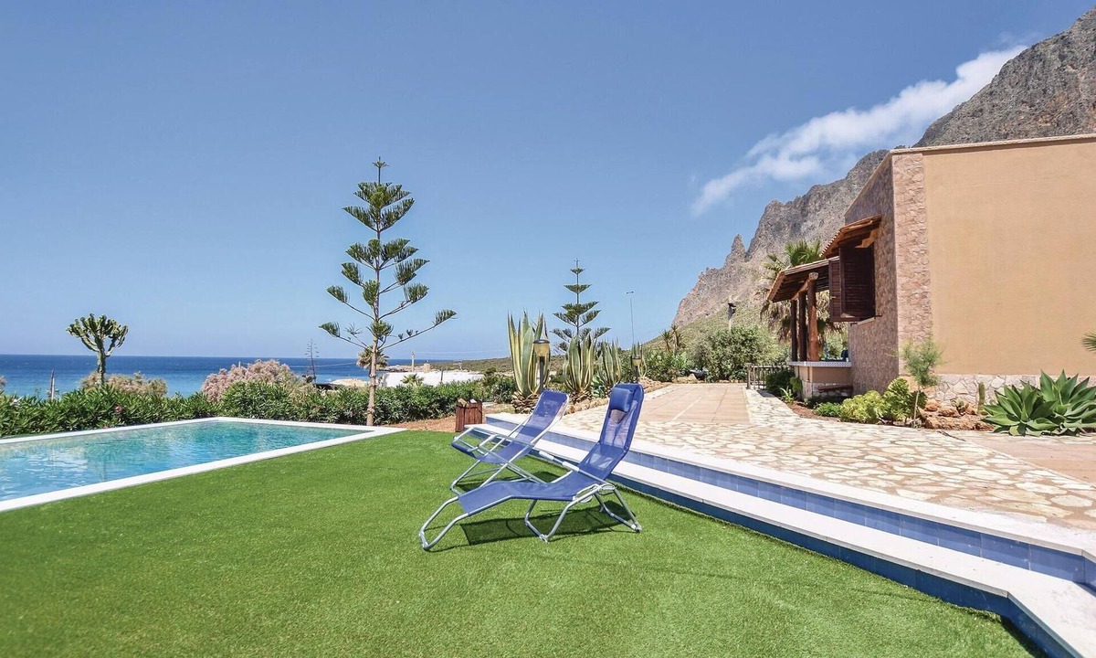 Cornino House | Stunning home in Custonaci