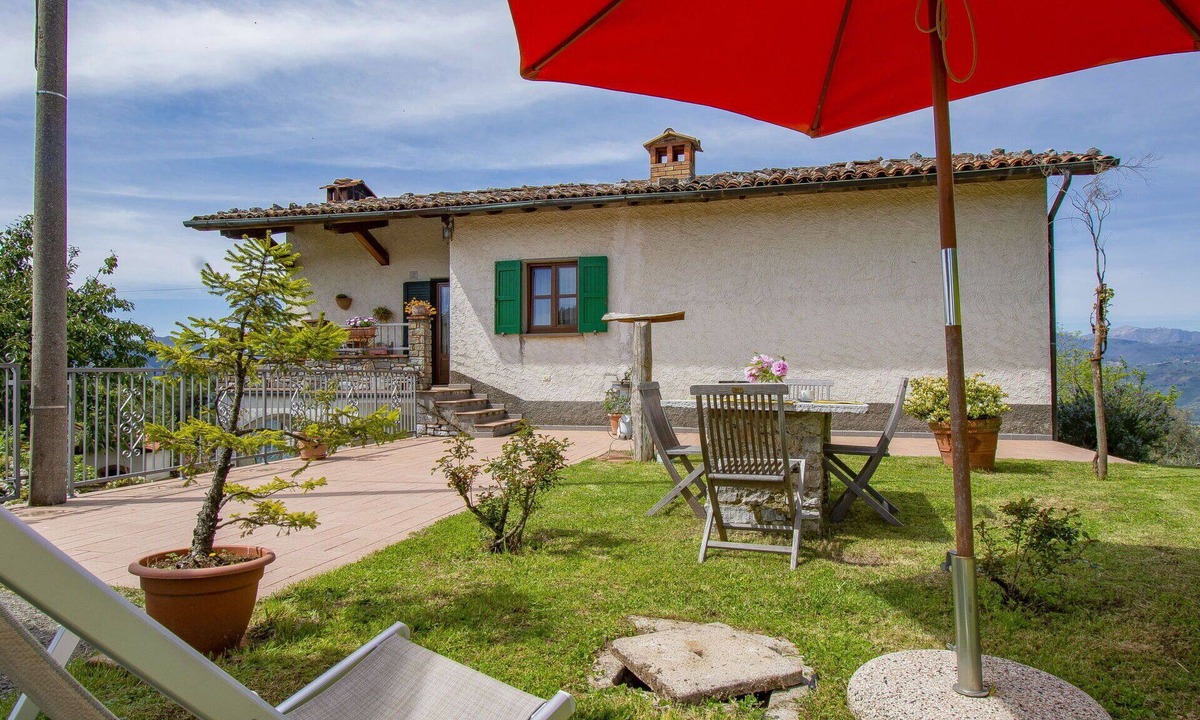 Coreglia Antelminelli House | Stunning private villa for 4 people with A/C, WIFI, TV, terrace and pets allowed