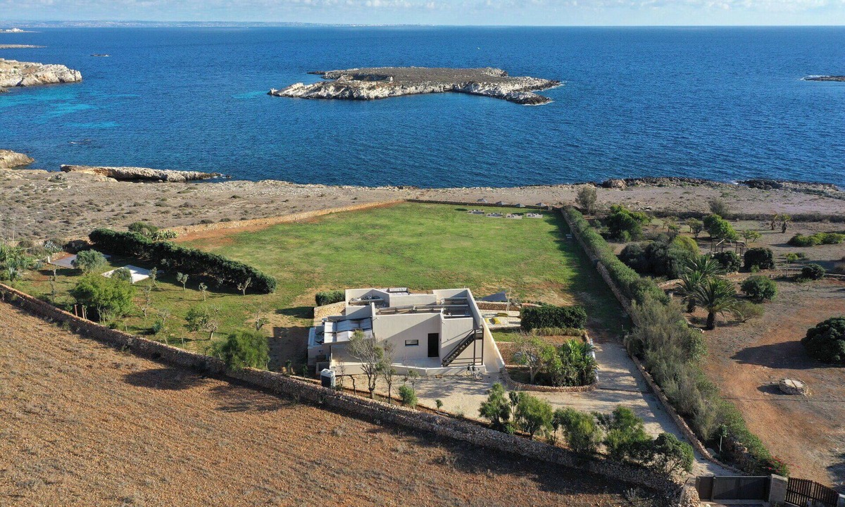 Favignana Villa | Stunning private villa for 12 guests with A/C, WIFI, TV and patio
