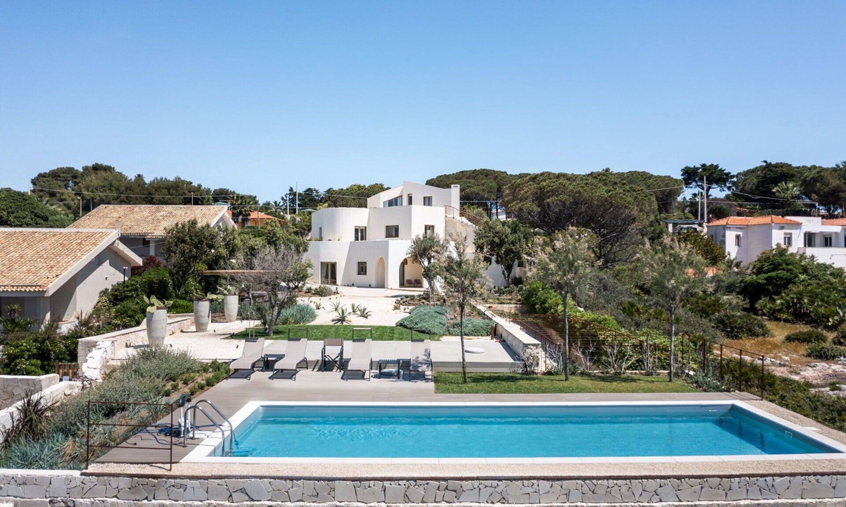 Plemmirio Villa | Stunning private villa with WIFI, A/C, private pool, TV, patio and panoramic view, close to Syra.