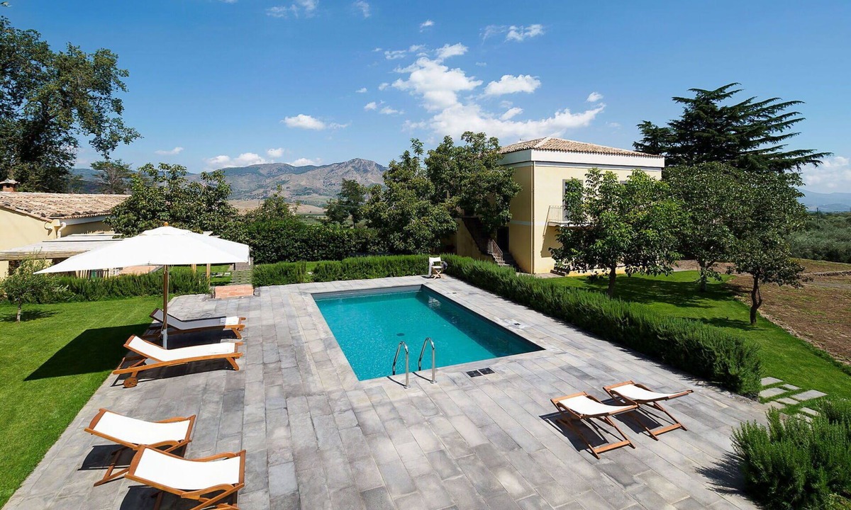 Montelaguardia Villa | Stunning private villa for 10 guests with private pool, WIFI, TV, terrace and pets allowed