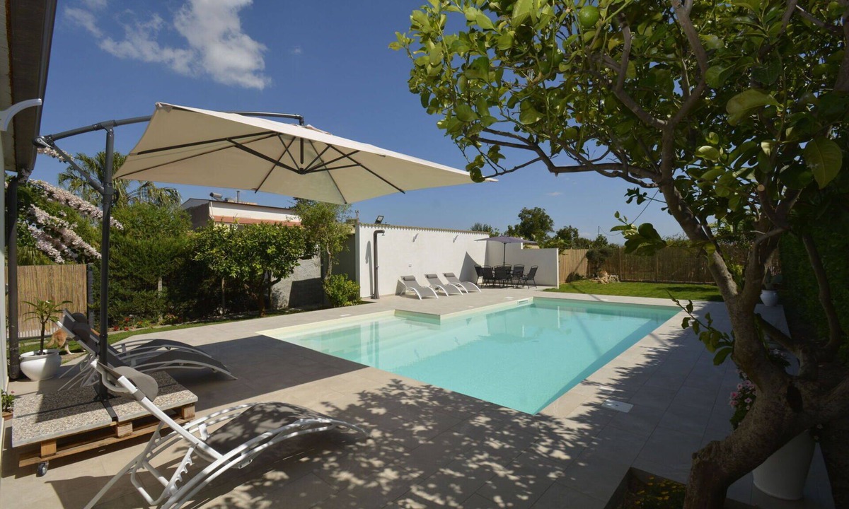 Chiaramonte Gulfi Villa | Stunning private villa for 7 people with A/C, WIFI, private pool, TV, patio and panoramic view