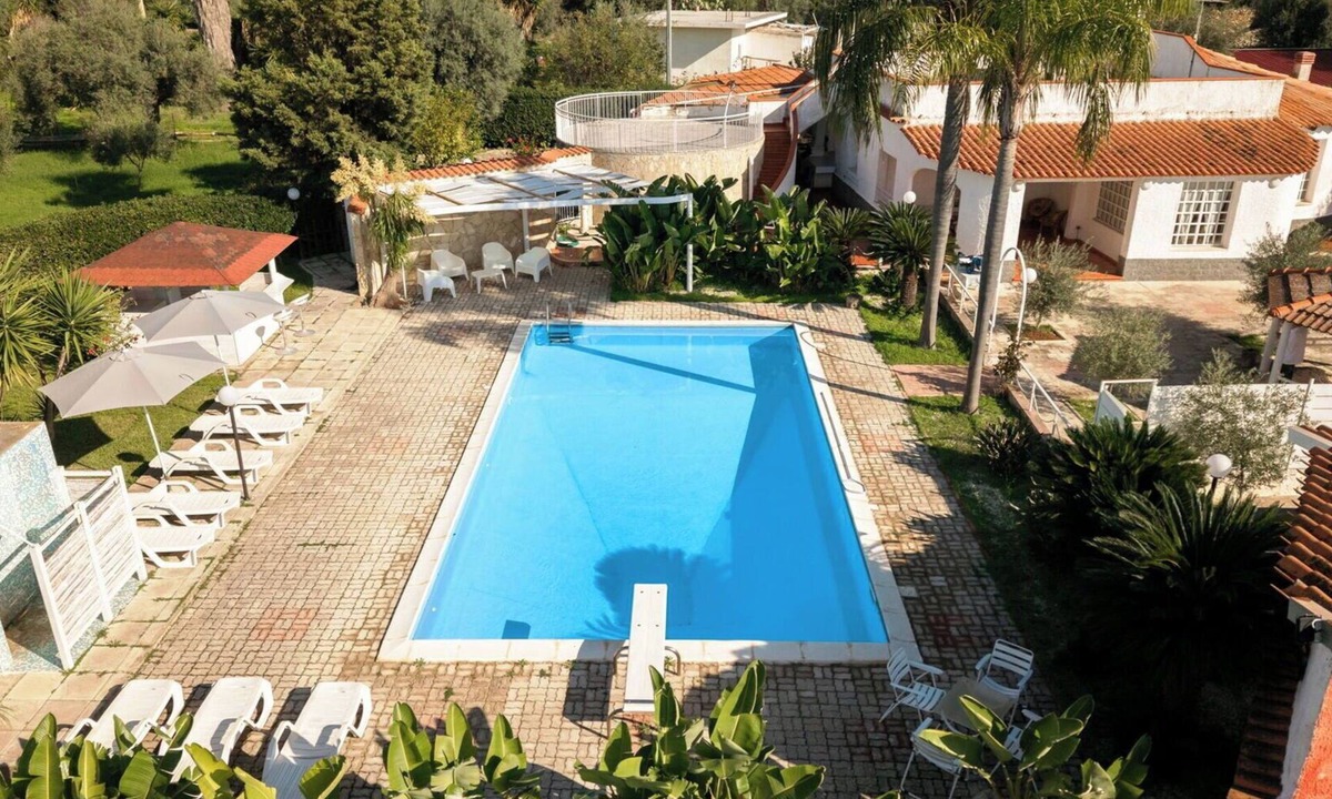 Solarino Villa | Stunning private villa with private pool, WIFI, TV, patio and pets allowed, close to Syracuse