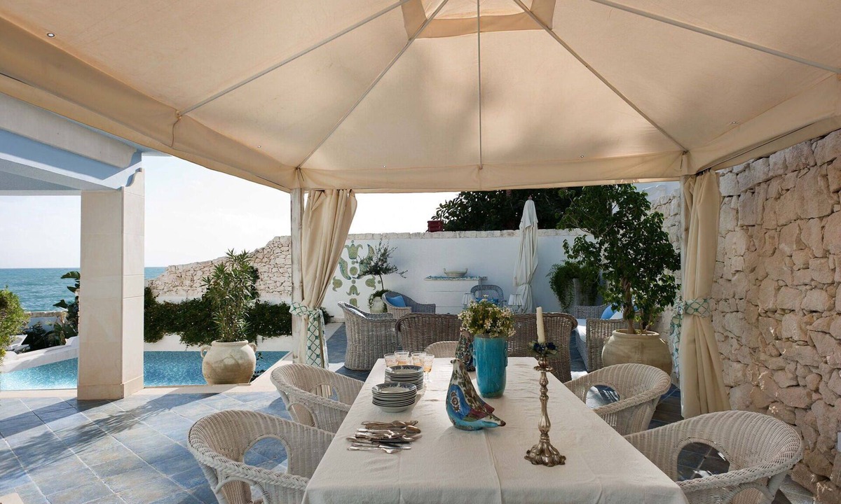 Fontane Bianche Villa | Stunning private villa for 14 people with WIFI, private pool, A/C and terrace