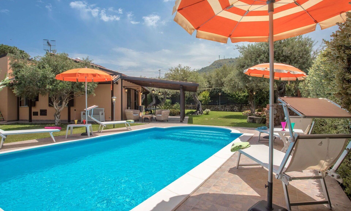 Cefalu Villa | Stunning private villa for 6 guests with A/C, WIFI, private pool, TV and patio