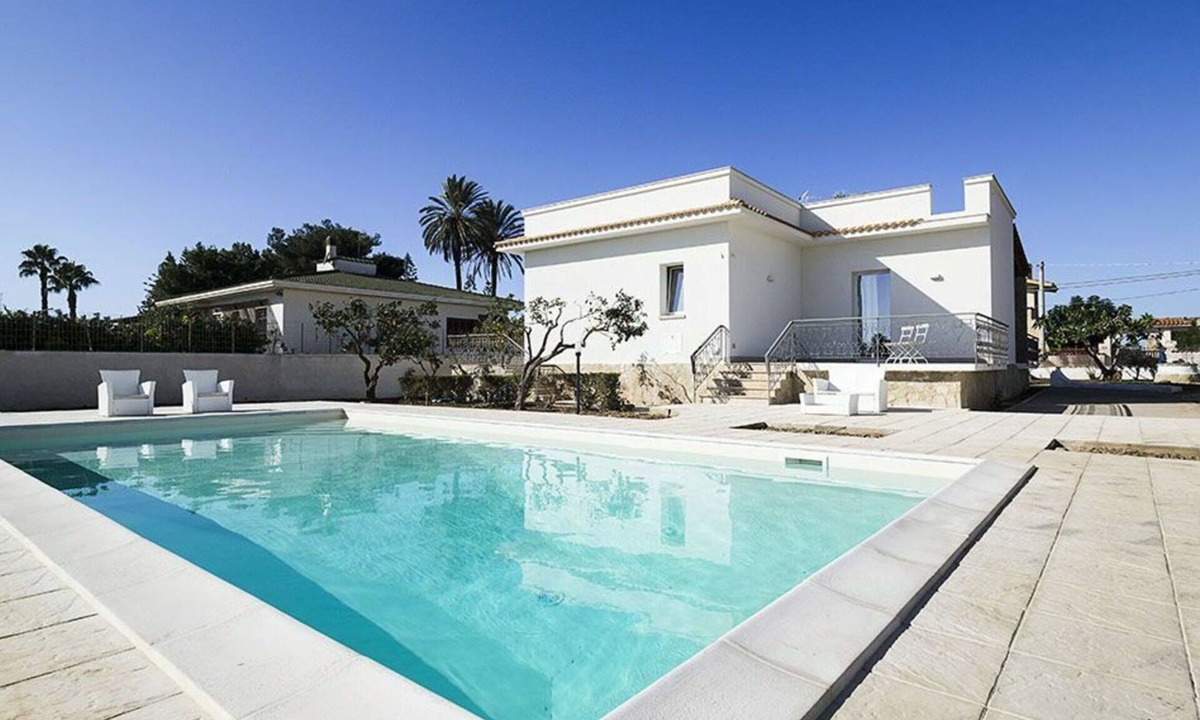 Marsala Villa | Stunning private villa for 6 guests with WIFI, A/C, private pool, TV and terrace
