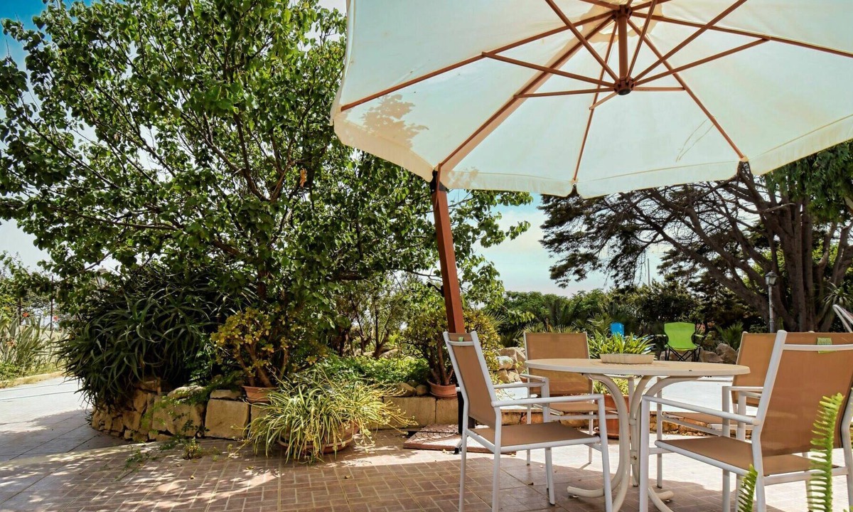 Marina di Modica Villa | Stunning private villa for 6 guests with WIFI, A/C, TV, terrace, pets allowed and parking