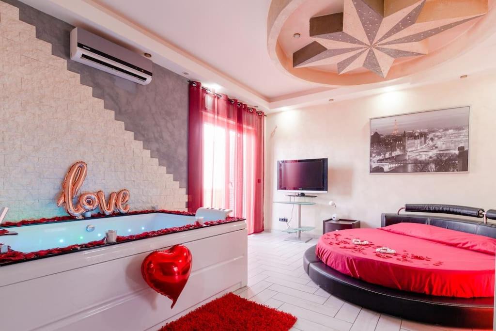 San Giorgio a Cremano Apartment | SuiteHouse - With Jacuzzi & All Comfort