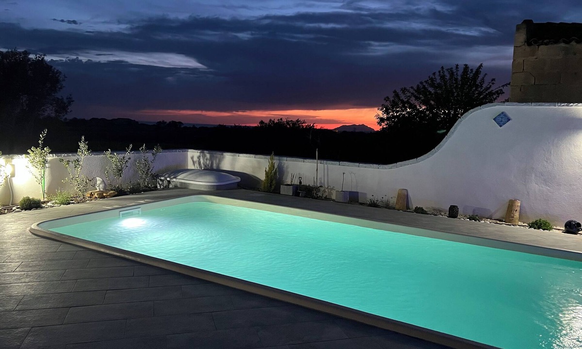 Parrinello Apartment | Swimming pool, kitesurfing. adjacent accommodations