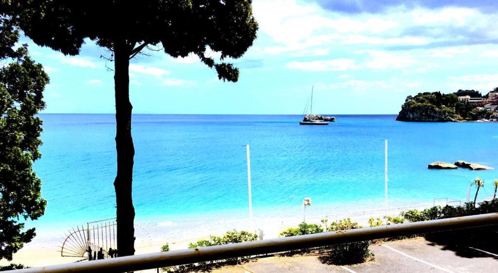 Spisone Apartment | Taormina sul mare casa mediterranea Isola Bella