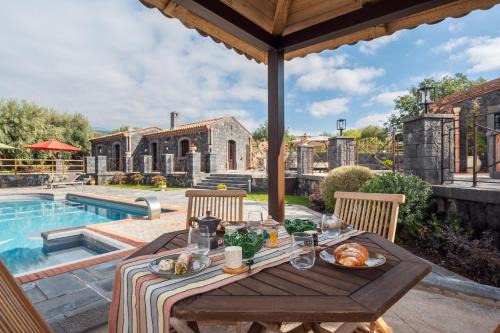 Santa Maria di Licodia Villa | Tenuta Rocca del Corvo - Luxe villa