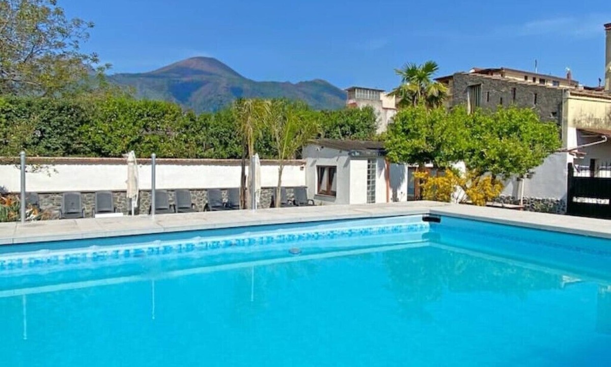 Terzigno Apartment | Terrace over VESUVIO/Pompei - Elizabeth's Suite