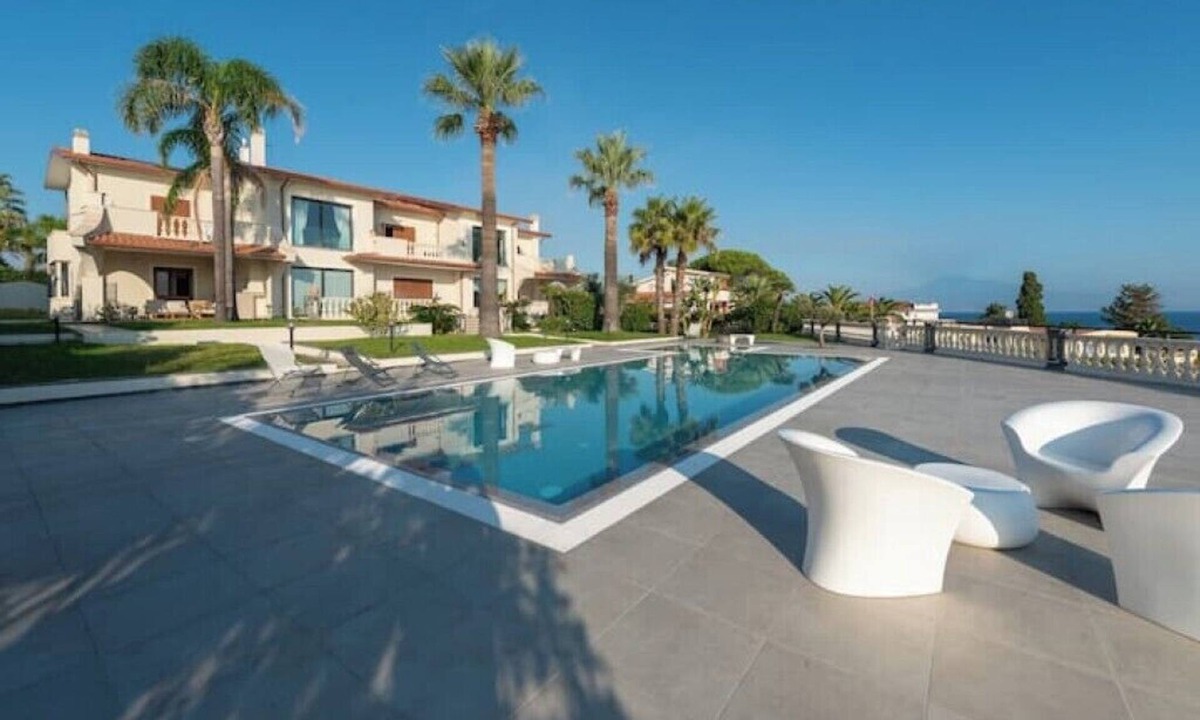 Costa Saracena-Castelluccio House | The View - Beachfront apartment with pool
