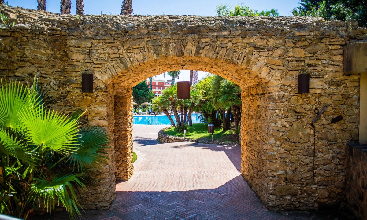 Isola di Capo Rizzuto Hotel | TH Le Castella - Baia degli Dei Village