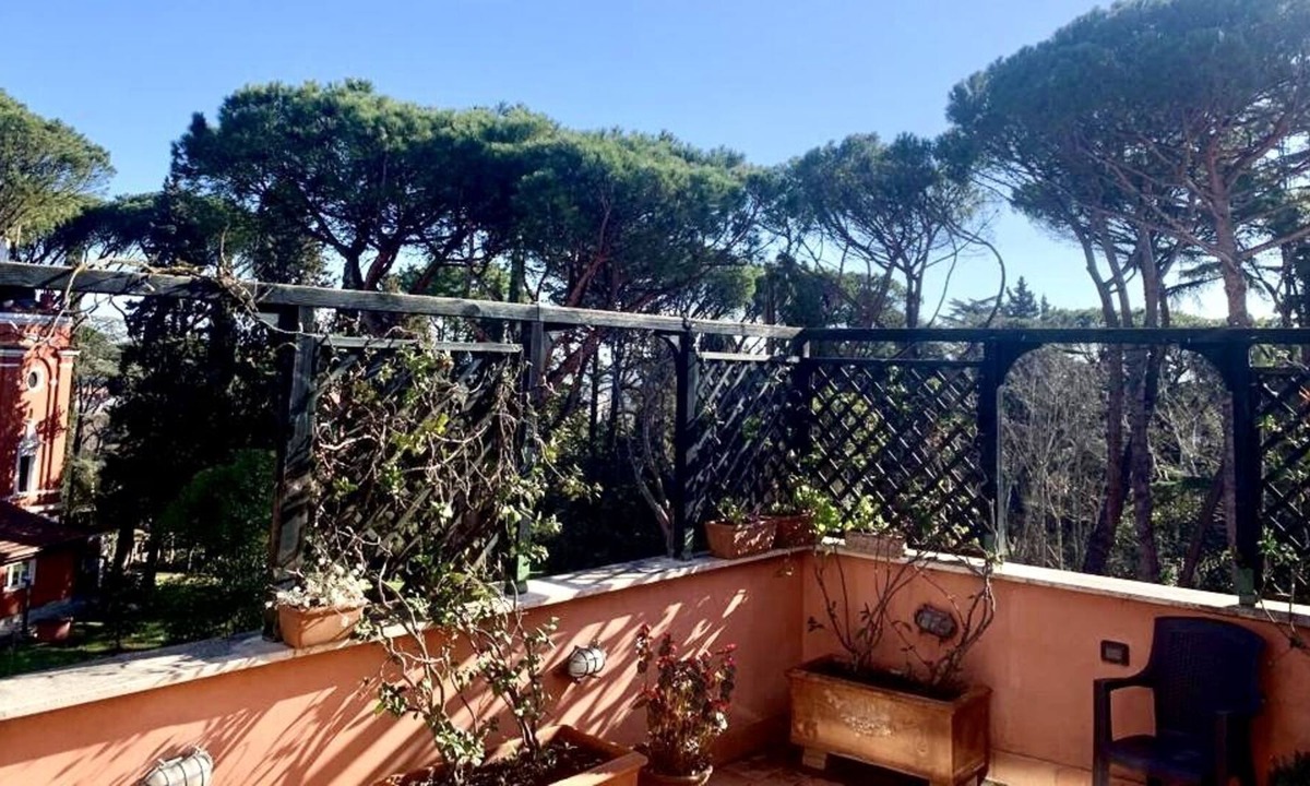 Cassia Apartment | "The Great Beauty" Penthouse. Cozy bright apartment in the green of Rome