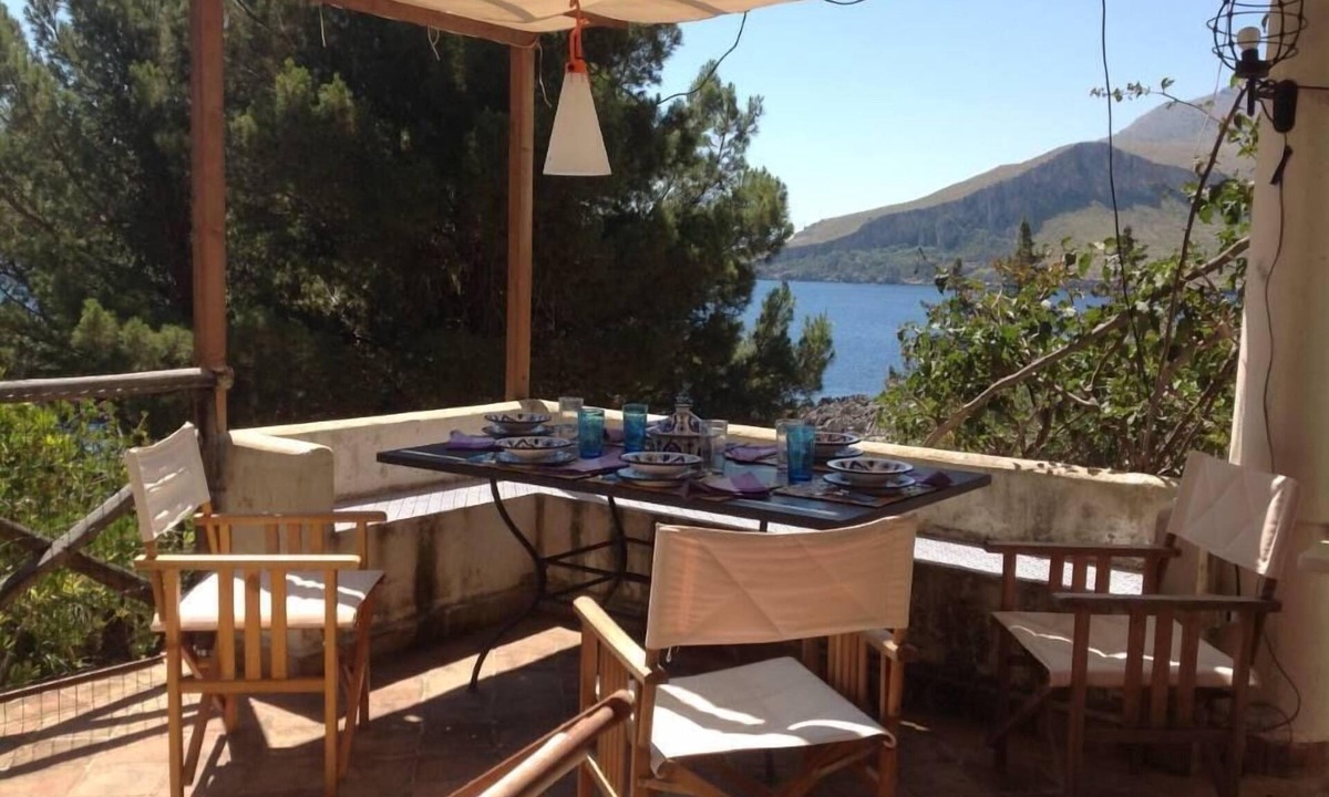 Zarbo di Mare House | The house of the Secco. A luxury retreat by the sea.