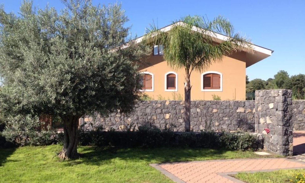 Aci Sant'Antonio Villa | The Park of Aci, Villa a few steps from Etna, Taormina, Acitrezza!