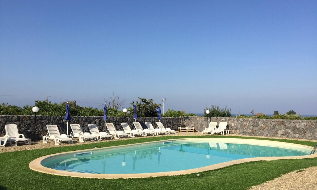 Santa Tecla House | THE RUSTIC POZZILLO-ACIREALE HOUSE WITH SHARED POOL