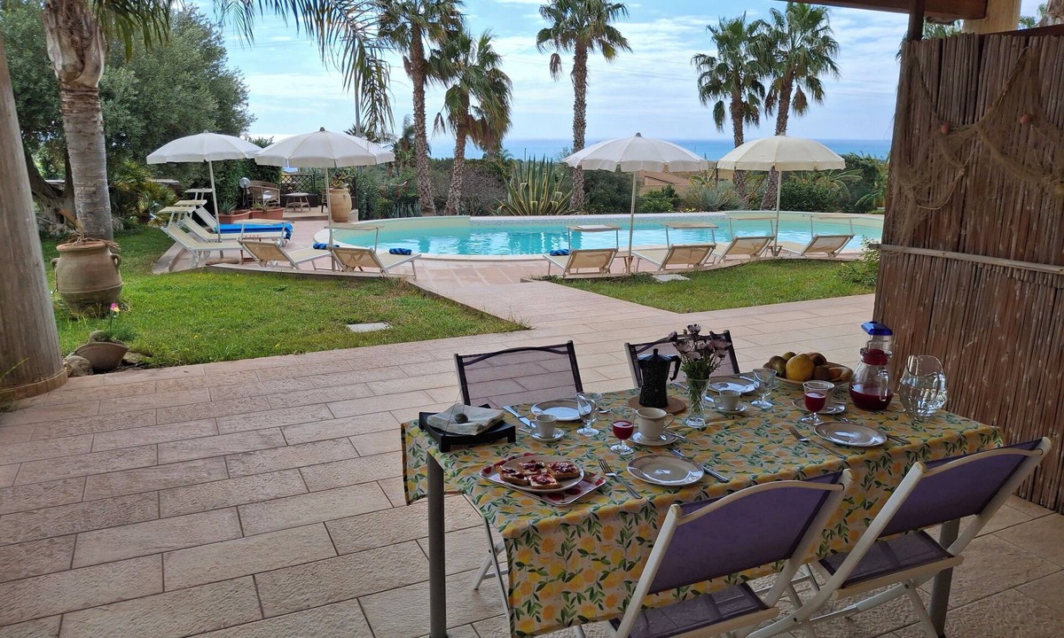 Scicli Villa | The Wave, Sampieri, 2 minutes from the sea, villa with pool.