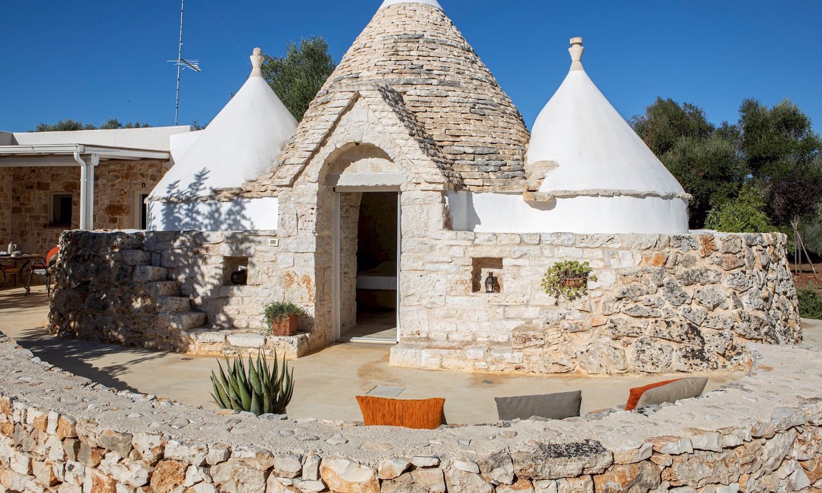 San Michele Salentino Villa | traditional trullo la specchia