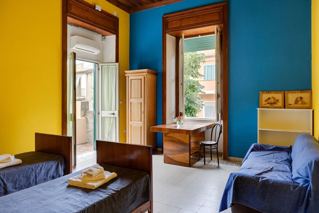 Nicotera Marina House | Traditional Holiday Home in Nicotera Marina with Garden