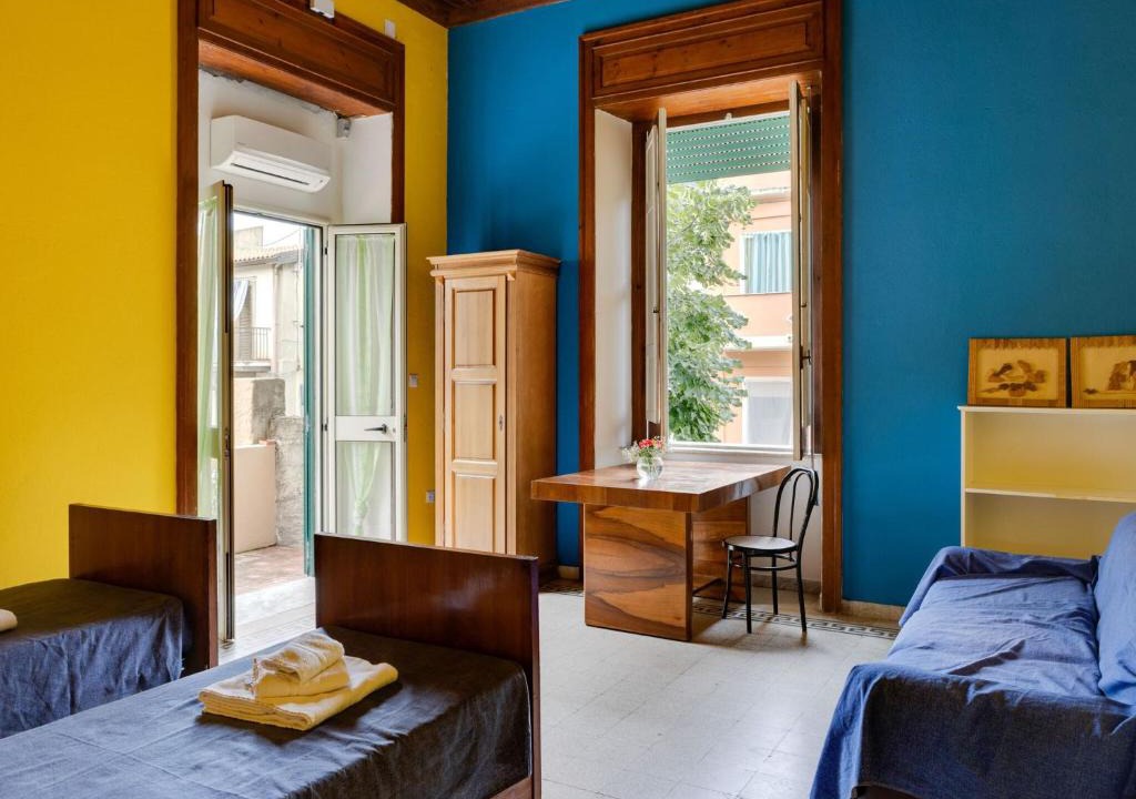 Nicotera Marina House | Traditional Holiday Home in Nicotera Marina with Garden