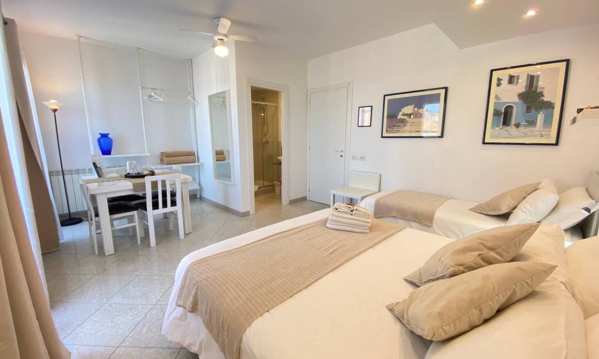 Cefalu Apartment | Triple Room with Balcony and Sea View