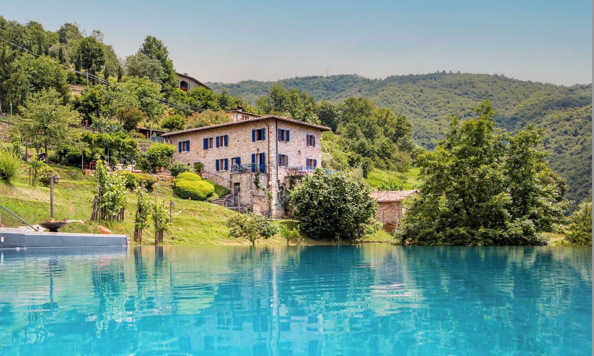 Fosciandora Villa | Tuscany Villa in Lucca with Private Infinity Pool, offers catering & experiences