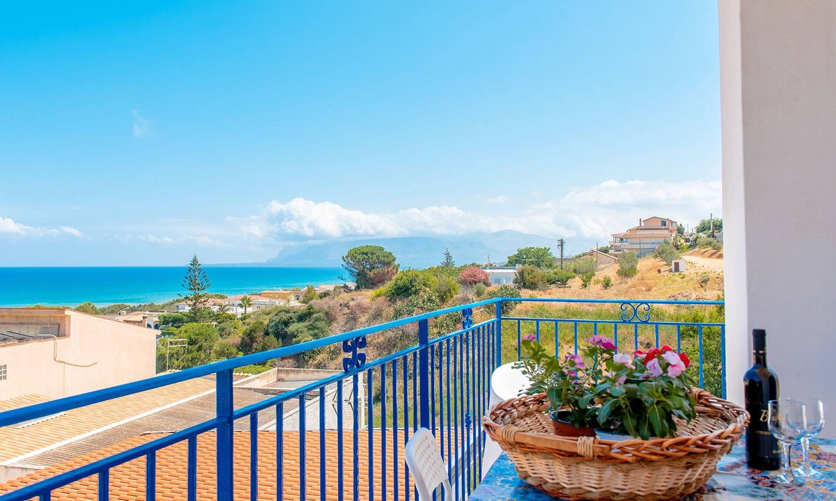 Alcamo Marina Apartment | TYPICAL APARTMENT 200 METERS FROM THE SEA WIFI CAR RENTAL