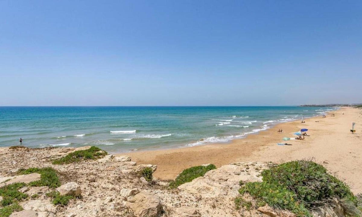 Punta Braccetto House | Vacation Home "Falcon House Punta Braccetto" with Sea View, Private Terrace & Wi-Fi
