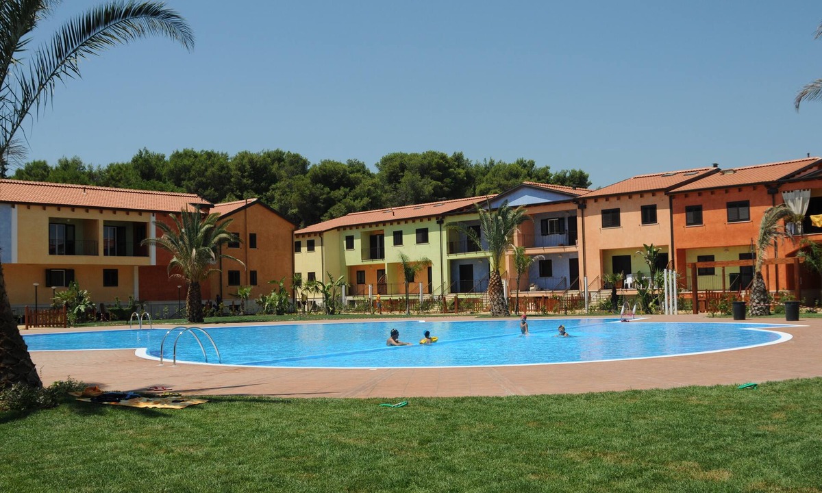 Policoro Apartment | Vacation House in Policoro with pool 500 m from the sea in the Village Riva Azzurra