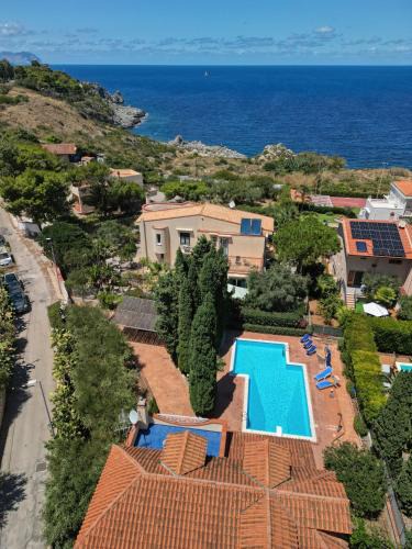 Capo Zafferano Villa | VFH Villa Cala del Cuore con piscina, 50 m dal mare