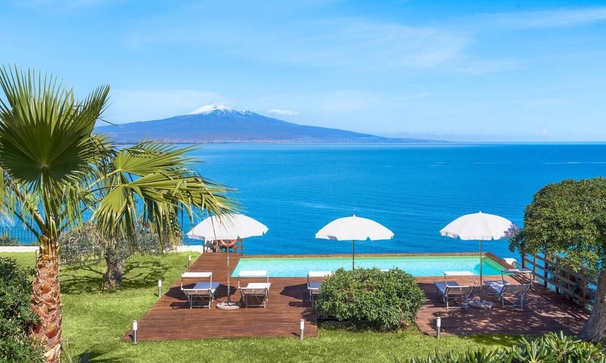 Costa Saracena-Castelluccio Villa | Villa Augusta - sea front villa with swimming pool
