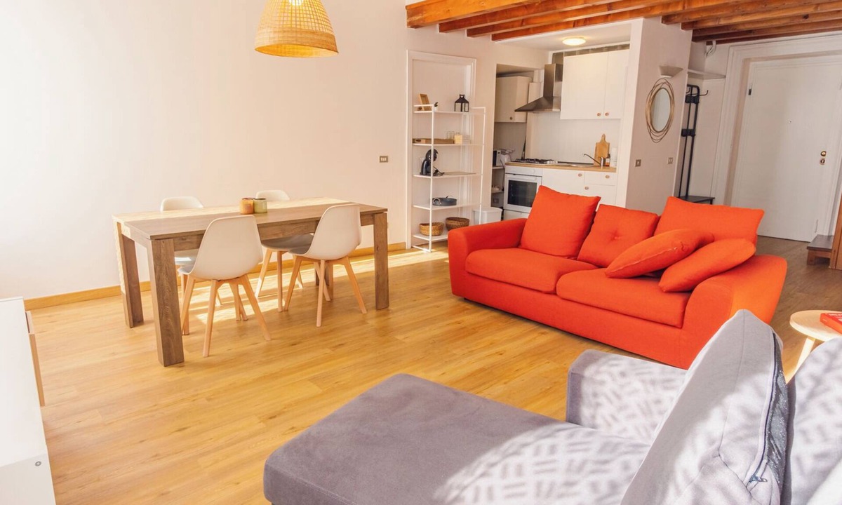 Desenzano del Garda City Centre Apartment | Via Roma 10 - Four Bedroom Apartment, Sleeps 12