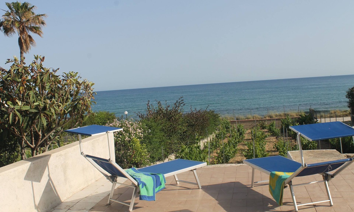 Marina di Modica House | "Villa Angela", a terrace overlooking the sea.