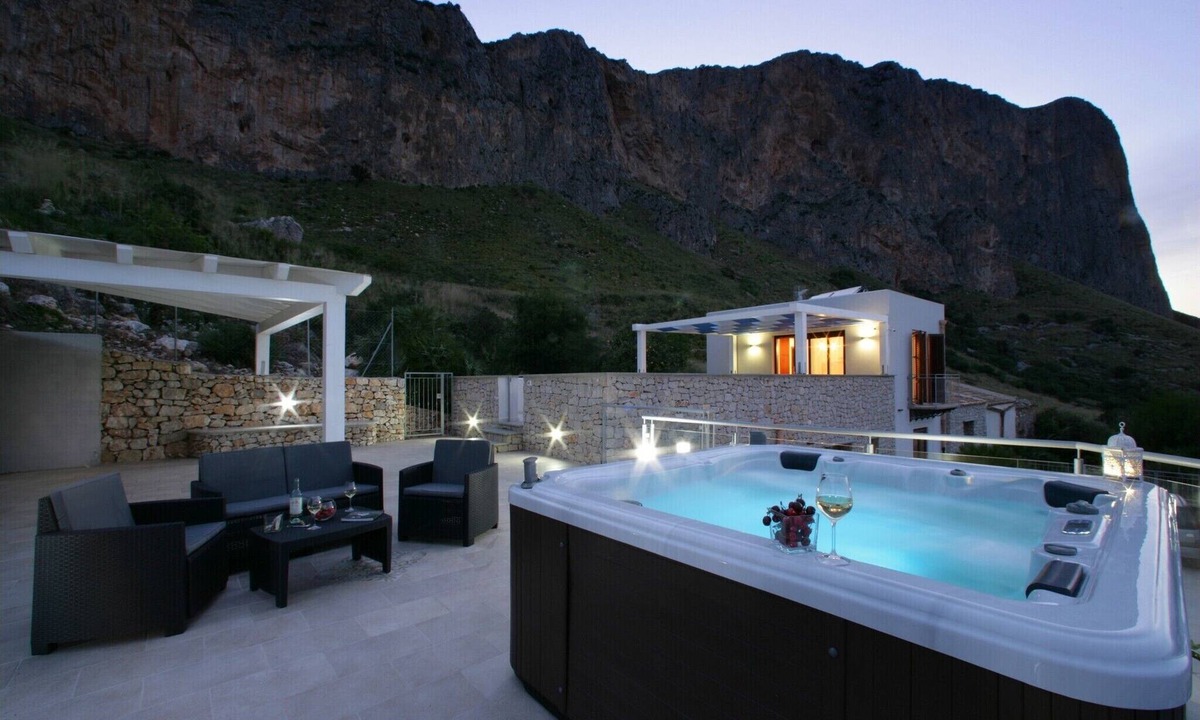 San Vito Lo Capo Villa | Villa Antonia Sea View | Jacuzzi | Wifi | 3 Rooms | 4 Bathrooms