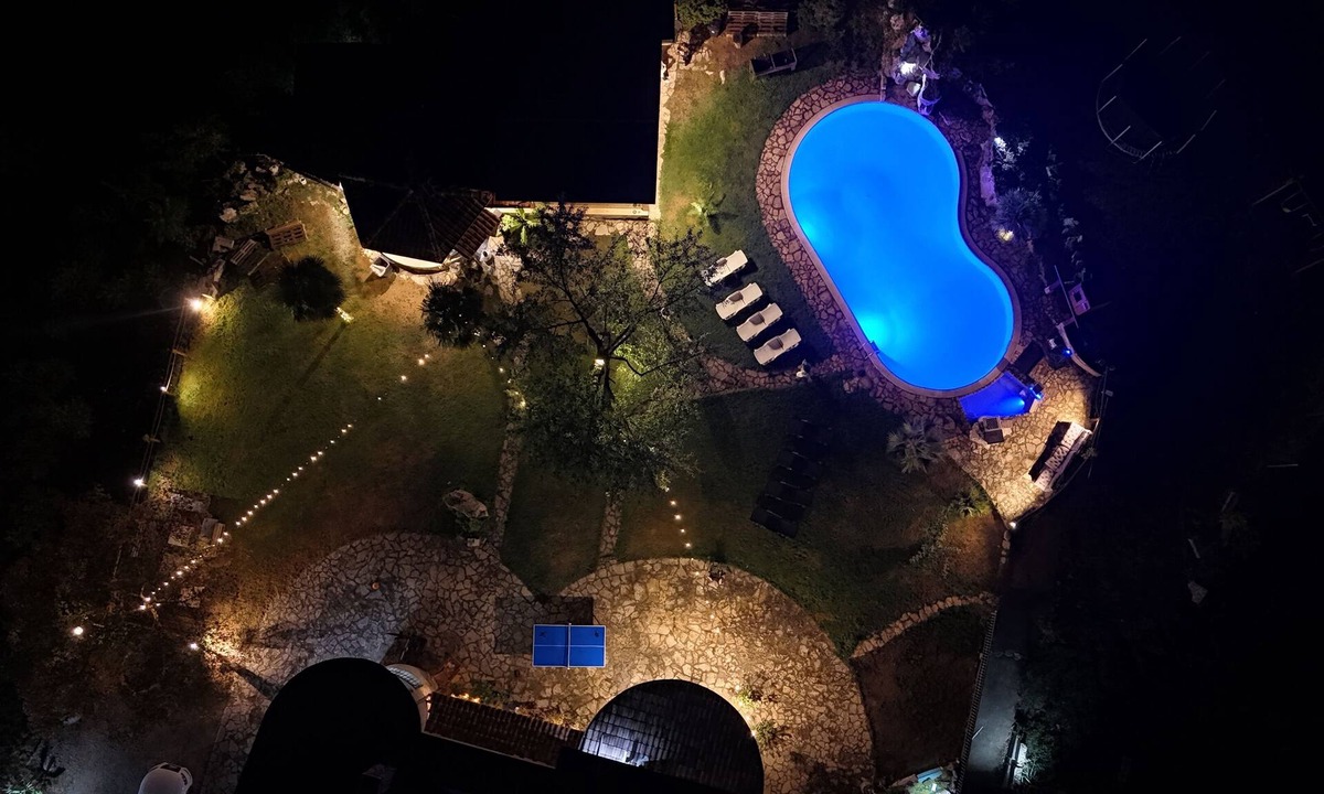 Montemiletto Villa | Villa Aresini Relais & Spa room with private outdoor Jacuzzi