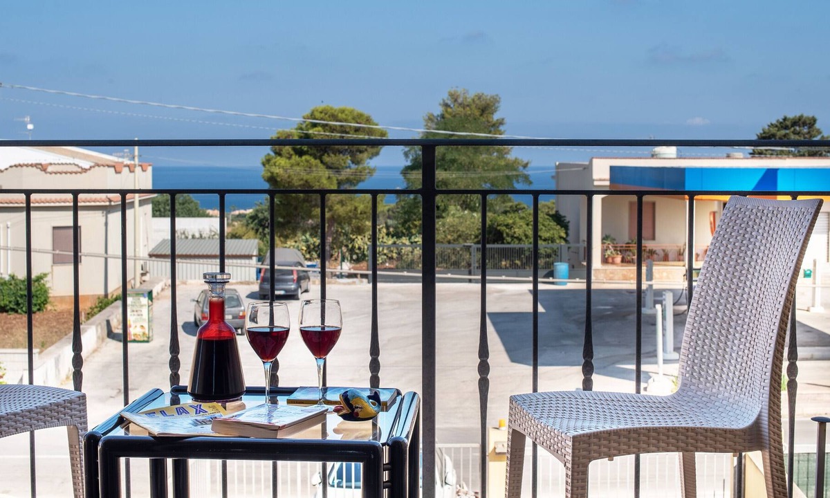 Custonaci Villa | Villa 'Baglio Mogli Belle' with Sea View, Whirlpool & A/C