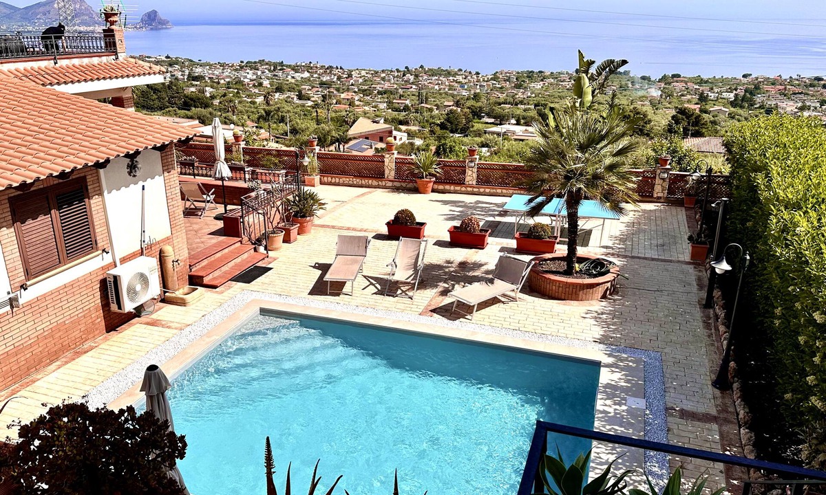 Altavilla Milicia Villa | Villa Belvedere di Altavilla with Pool and Near The Sea