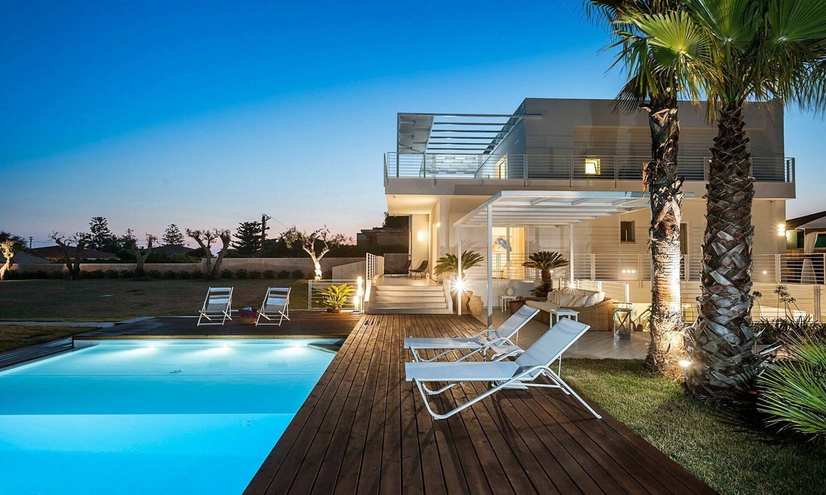 Marina di Modica Villa | Villa Blumarine - Holiday Rental by the Sea in Marina di Modica, Sicily.