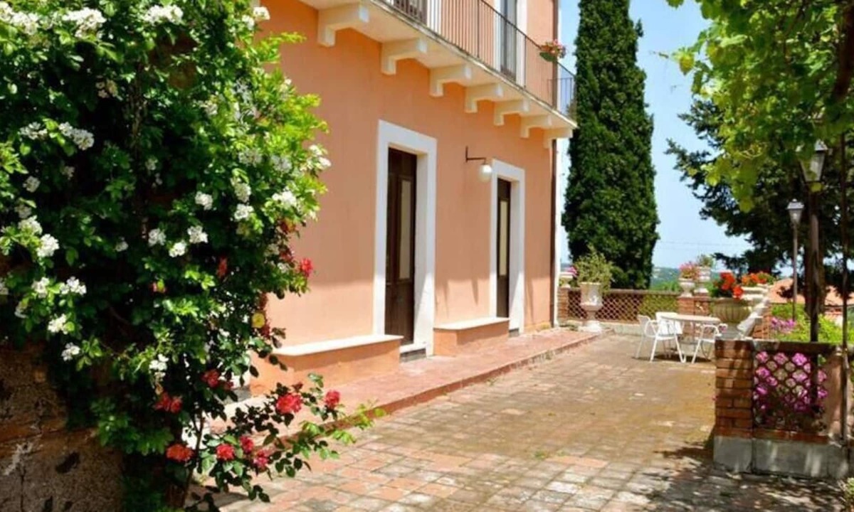 Viagrande House | Villa Bonaccorso - The Mansion An oasis of tranquility surrounded by nature at the foot