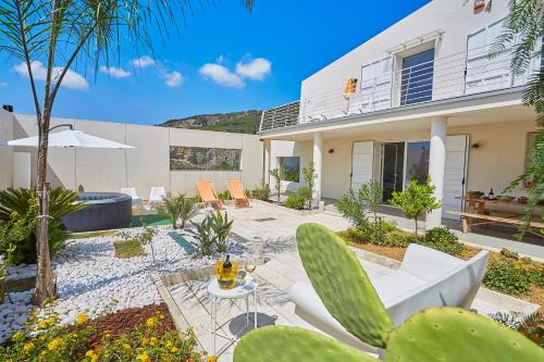 Alcamo Villa | Villa Bonifato alloggo a uso turistico vista sulle campagne e sul mare siciliano