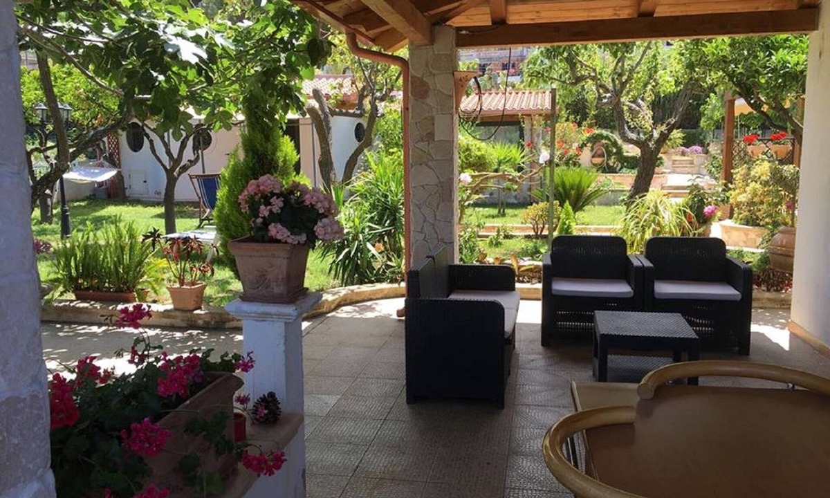 Parghelia Villa | Villa by the sea, garden, swimming pool with jacuzzi, solarium, barbecue