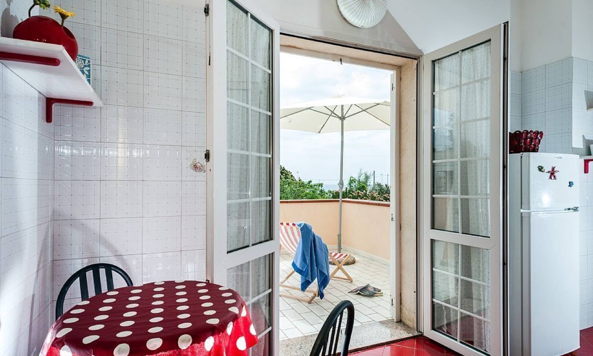 Calabernardo House | VILLA CALABERNARDO APARTAMENT RED 6 BEDS/50 METERS FROM THE SEA
