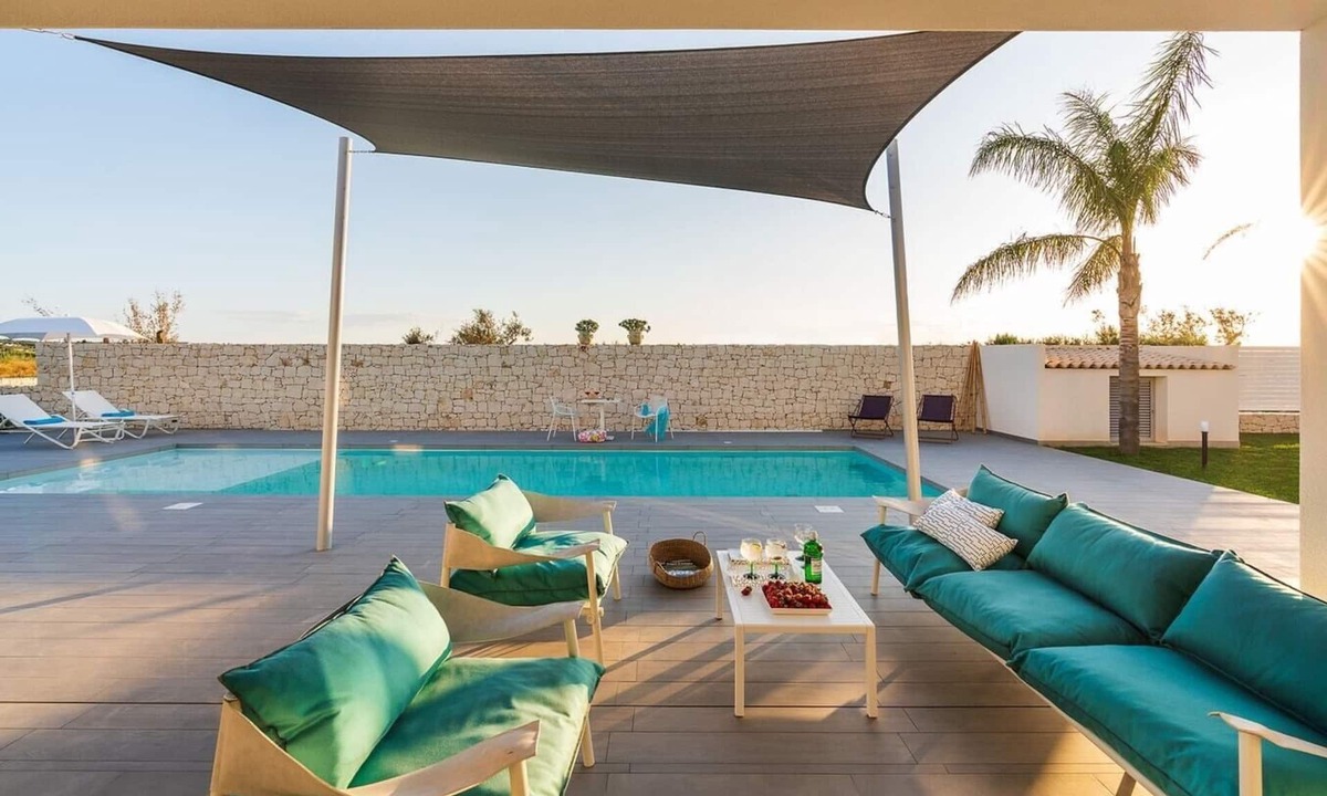 Reitani Villa | Villa Calvo - Modern villa with pool near sea