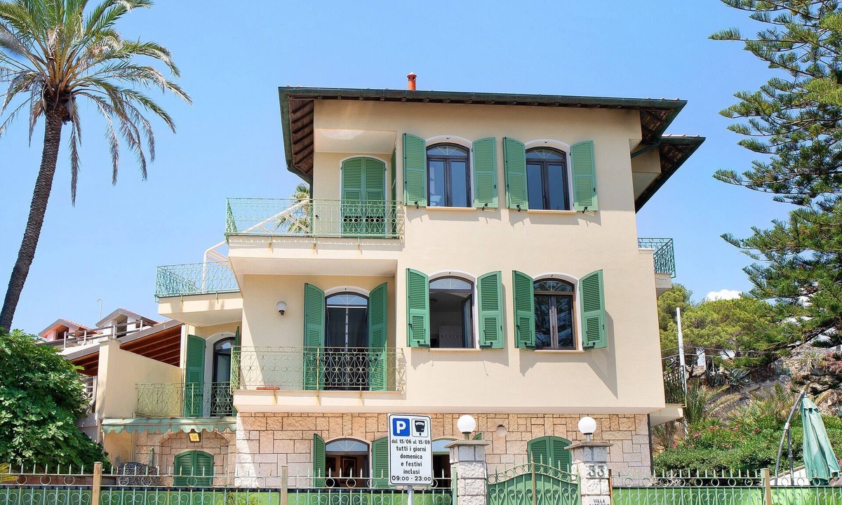 Bordighera Villa | Villa 'Capriccio' with Sea View, Private Terrace and Private Garden