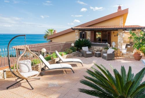 Torre Colonna-sperone Villa | Villa Carilù