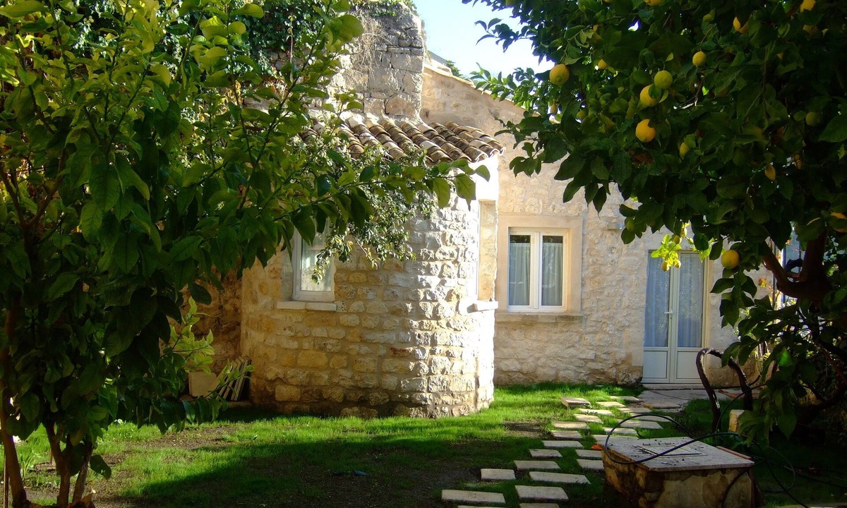Casa Papa Villa | Villa Carmela located in the historical center next to St. Giorgio and Castle