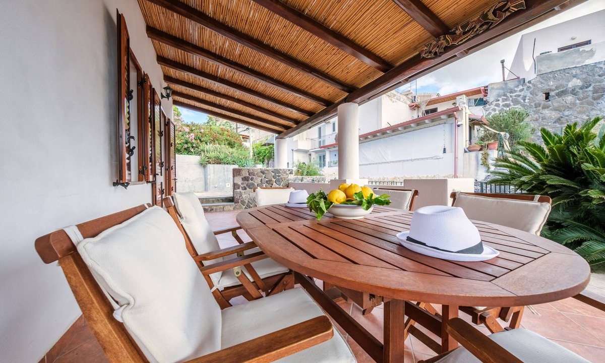 Contrada Santa Lucia Villa | Villa Casa Gialla – Aeolian Apartment